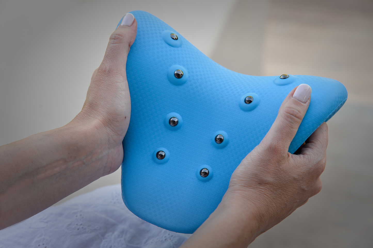 ABB4US | Cervical Traction Pillow with 8 Magnetic Points | to Relieve Neck and Shoulder Pain | Relaxing Posture Corrector Device | Stretching to Relieve Tension 