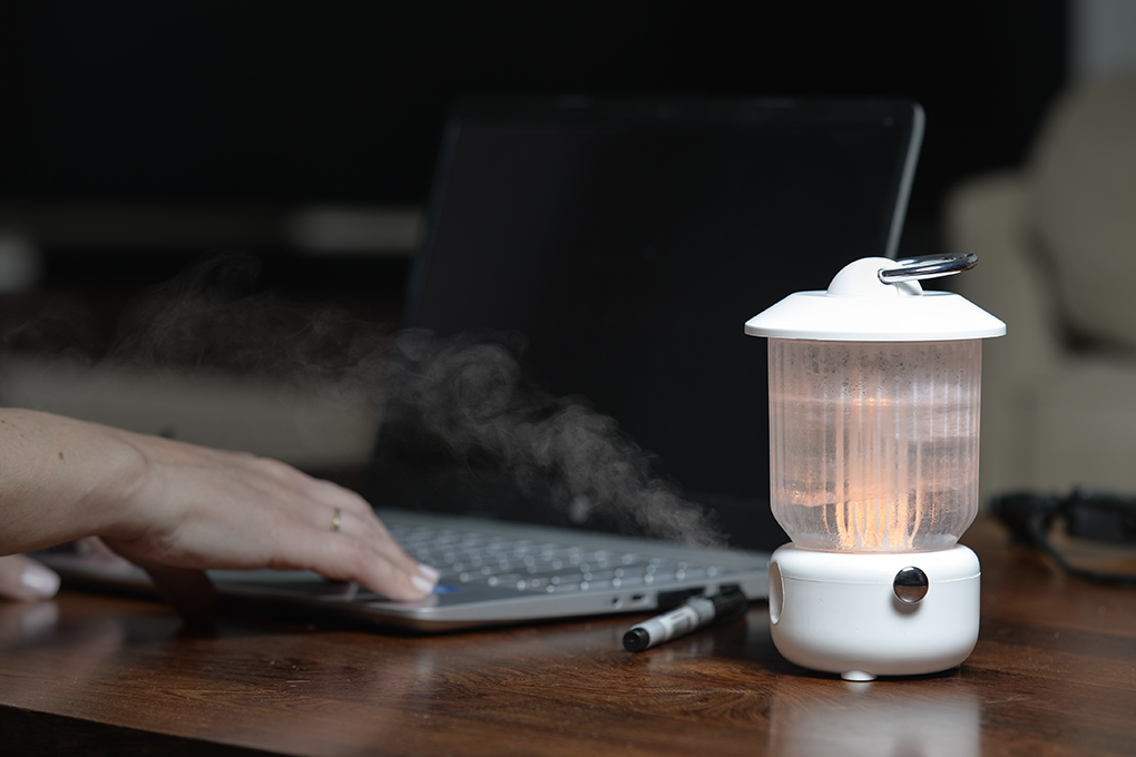 Humidificador Difusor de Aromas ABB4US con Luz LED – Farol Inalámbrico Recargable por USB